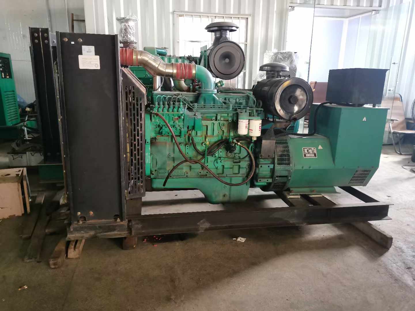 兴业发电机租赁如何确定电缆的承载电流是否在安全范围内？